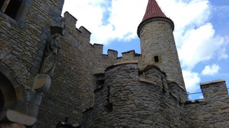 hrad-kokorin-romanticka-hradni-zricenina